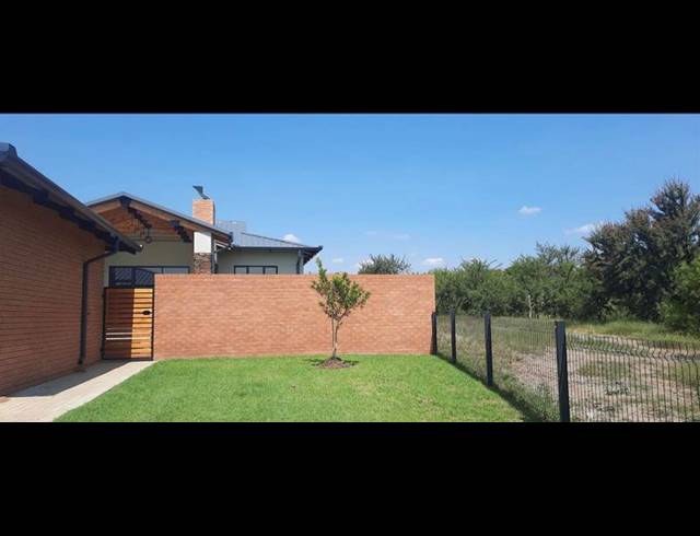 3 BEDROOM HOUSE FOR SALE IN SIX FOUNTAINS RESIDENTIAL ESTATE